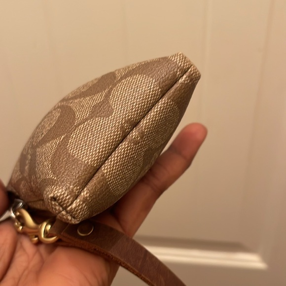 Coach, please check all picture of condition - Picture 10 of 17